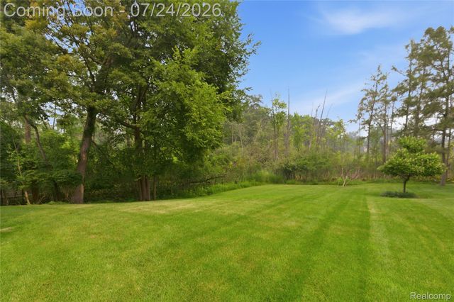 4892 Ashley Lane, Waterford Charter Township, MI 48329