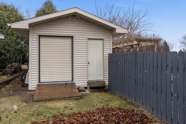 242 Kiesner DRIVE, Chilton, WI 53014