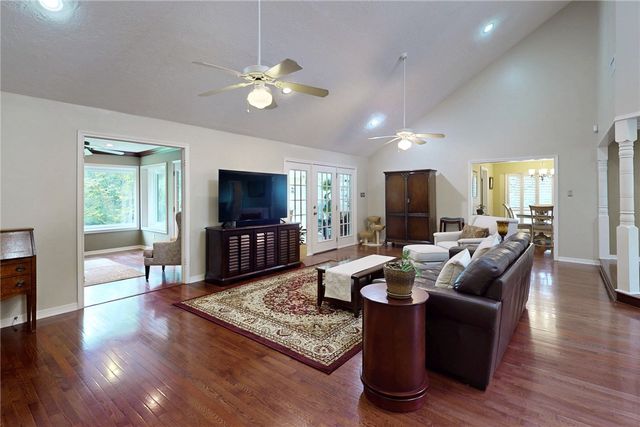 8615 Rosewood Drive, College Station, TX 77845