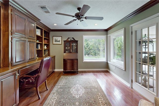 8615 Rosewood Drive, College Station, TX 77845