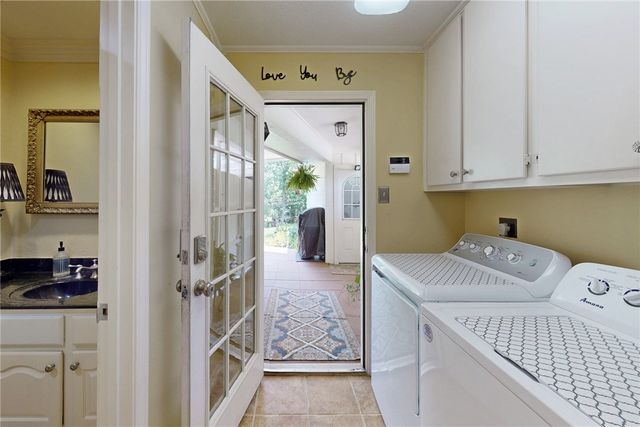 8615 Rosewood Drive, College Station, TX 77845