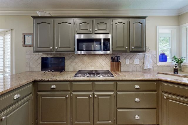 8615 Rosewood Drive, College Station, TX 77845