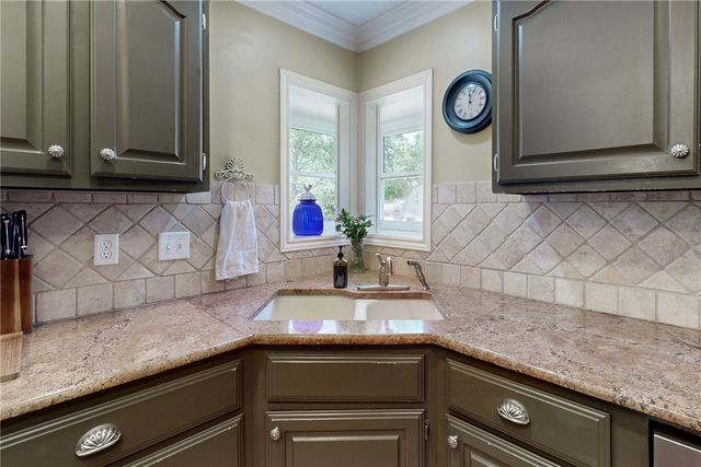 8615 Rosewood Drive, College Station, TX 77845