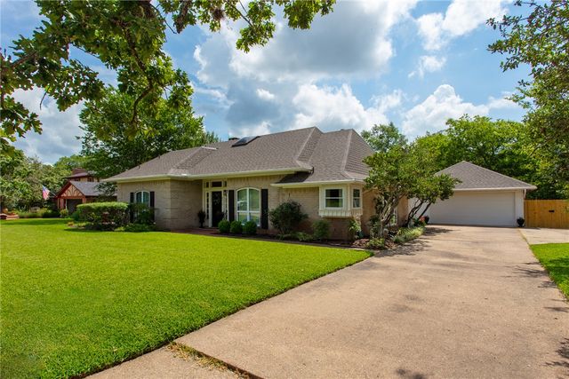 8615 Rosewood Drive, College Station, TX 77845