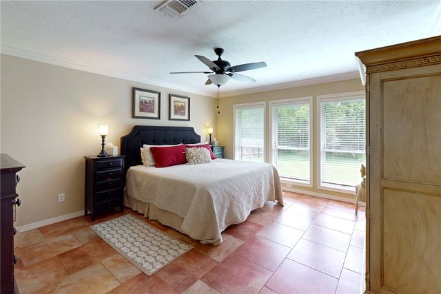 8615 Rosewood Drive, College Station, TX 77845