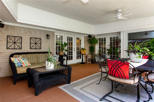 8615 Rosewood Drive, College Station, TX 77845