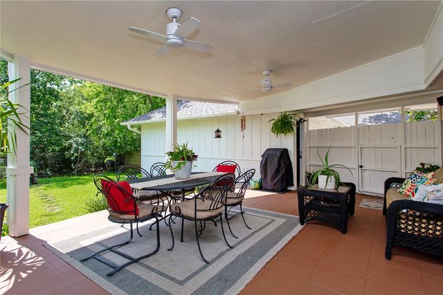 8615 Rosewood Drive, College Station, TX 77845