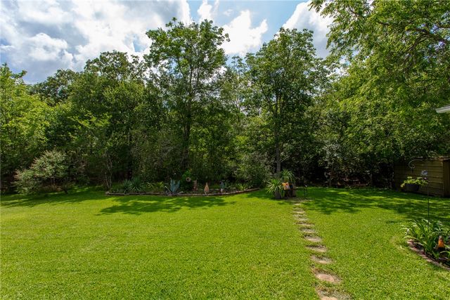8615 Rosewood Drive, College Station, TX 77845