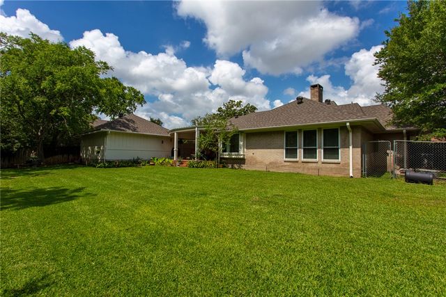 8615 Rosewood Drive, College Station, TX 77845