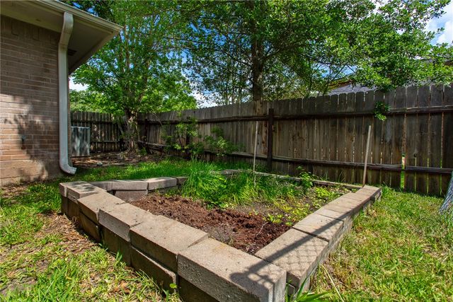 8615 Rosewood Drive, College Station, TX 77845