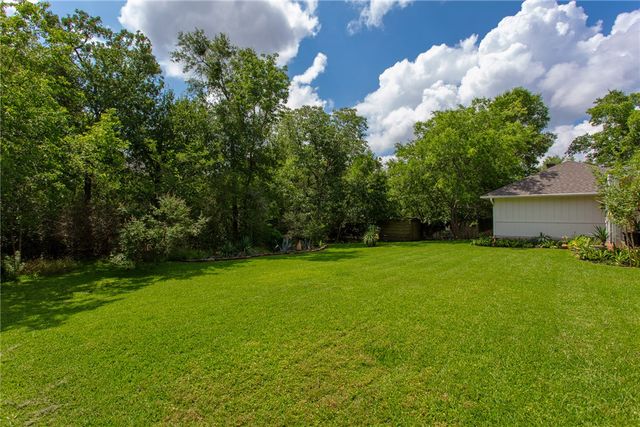 8615 Rosewood Drive, College Station, TX 77845