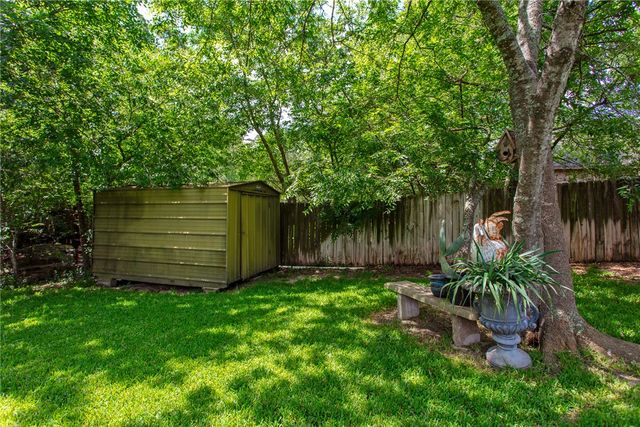 8615 Rosewood Drive, College Station, TX 77845