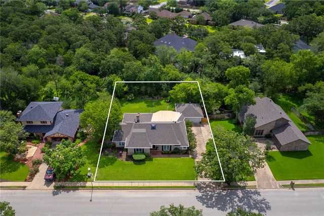 8615 Rosewood Drive, College Station, TX 77845