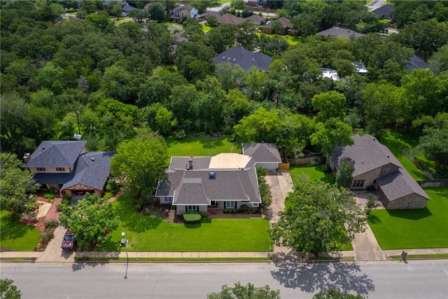 8615 Rosewood Drive, College Station, TX 77845