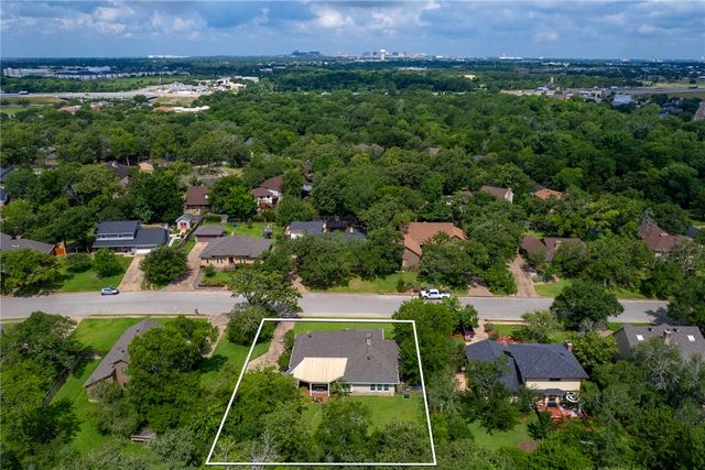 8615 Rosewood Drive, College Station, TX 77845