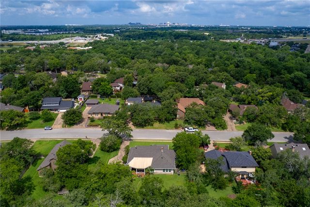 8615 Rosewood Drive, College Station, TX 77845