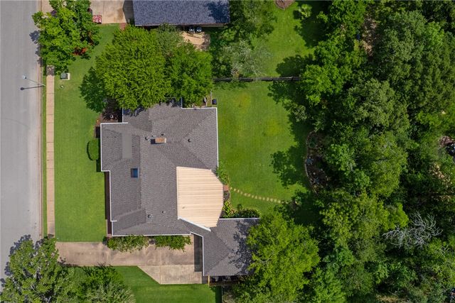 8615 Rosewood Drive, College Station, TX 77845
