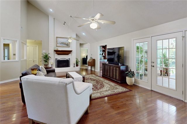 8615 Rosewood Drive, College Station, TX 77845