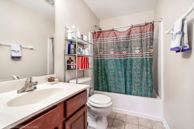 644 S Rosehall Lane 644, Round Lake, IL 60073