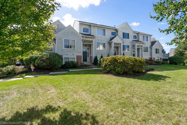 644 S Rosehall Lane 644, Round Lake, IL 60073