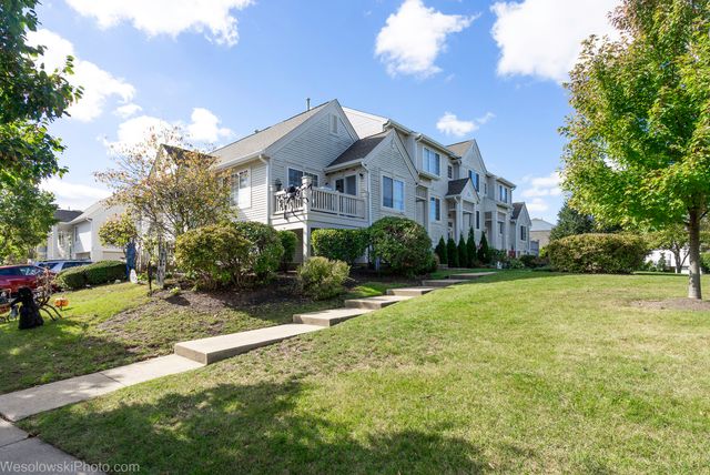 644 S Rosehall Lane 644, Round Lake, IL 60073