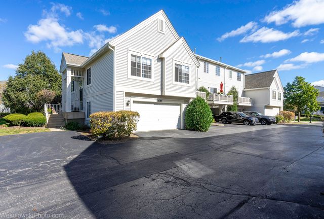 644 S Rosehall Lane 644, Round Lake, IL 60073