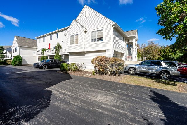 644 S Rosehall Lane 644, Round Lake, IL 60073