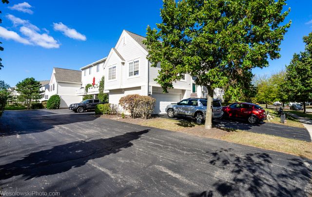 644 S Rosehall Lane 644, Round Lake, IL 60073