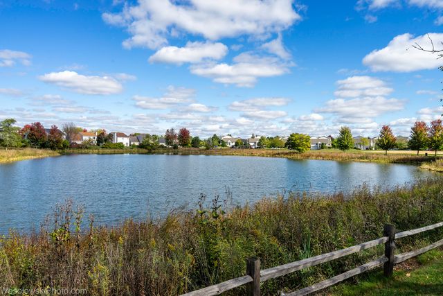 644 S Rosehall Lane 644, Round Lake, IL 60073