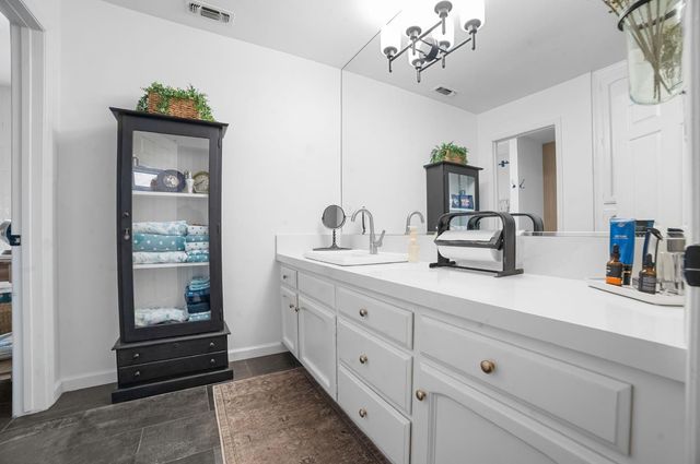 6301 N Palm Avenue, Fresno, CA 93704