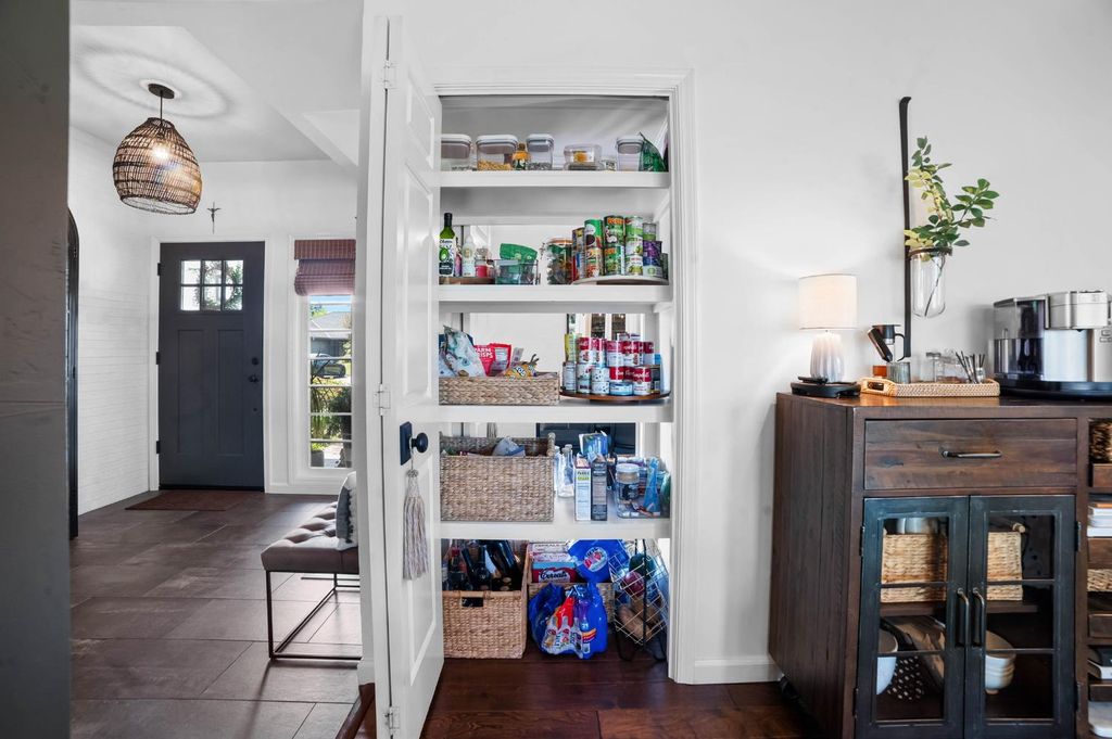 Image 19 of property listing at 6301 N Palm Avenue, Fresno, CA 93704