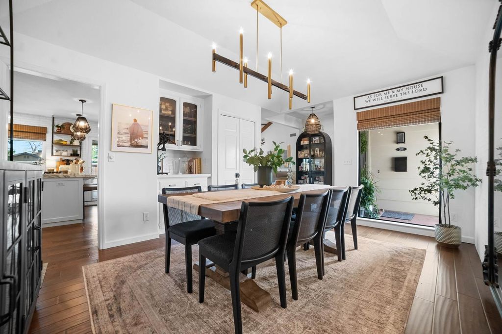 Image 23 of property listing at 6301 N Palm Avenue, Fresno, CA 93704