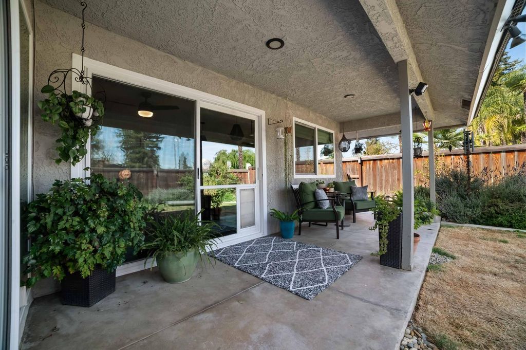 Image 39 of property listing at 6301 N Palm Avenue, Fresno, CA 93704