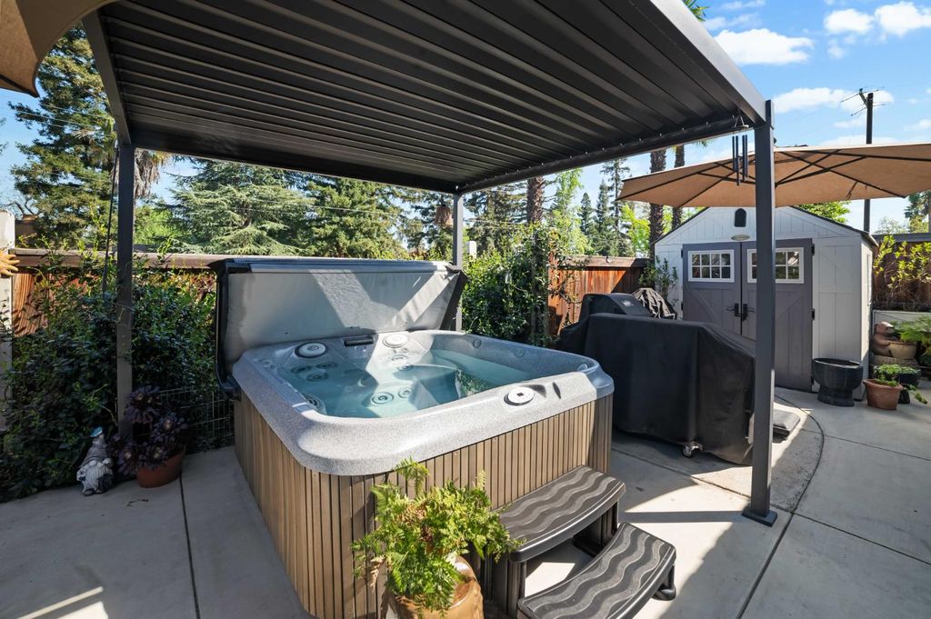 Image 41 of property listing at 6301 N Palm Avenue, Fresno, CA 93704