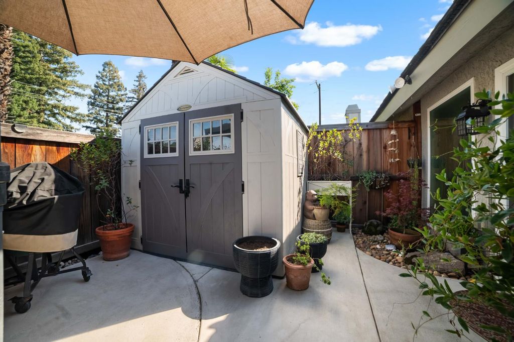 Image 42 of property listing at 6301 N Palm Avenue, Fresno, CA 93704