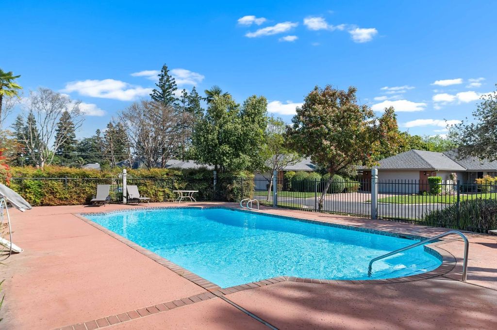 Image 46 of property listing at 6301 N Palm Avenue, Fresno, CA 93704