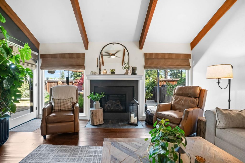 Image 8 of property listing at 6301 N Palm Avenue, Fresno, CA 93704