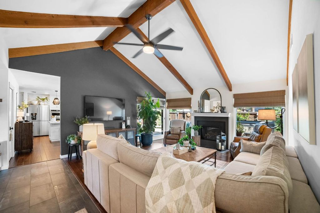 Image 9 of property listing at 6301 N Palm Avenue, Fresno, CA 93704