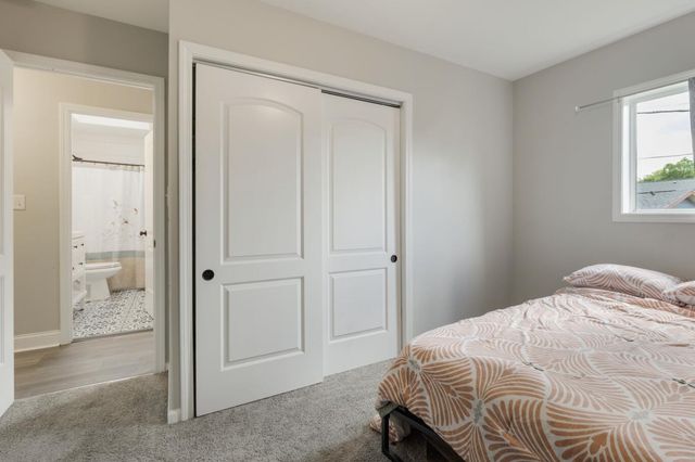 1216 N Dwiggins Court, Griffith, IN 46319