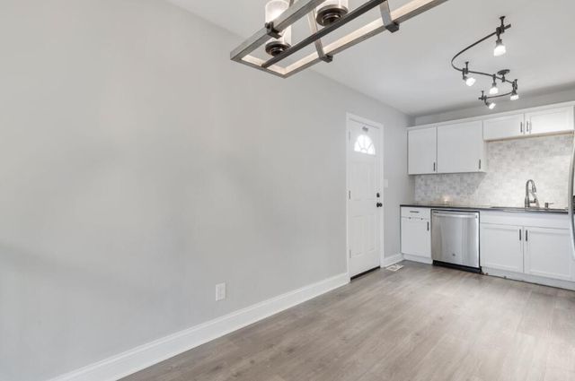 1216 N Dwiggins Court, Griffith, IN 46319