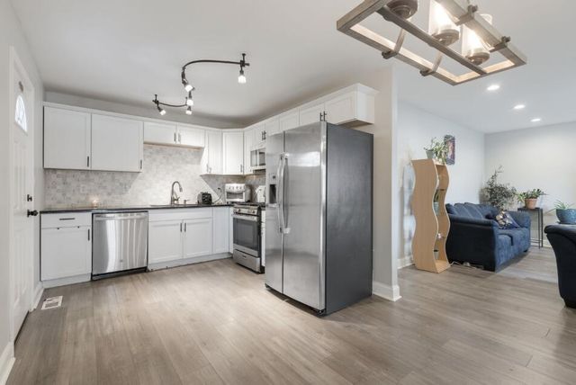 1216 N Dwiggins Court, Griffith, IN 46319