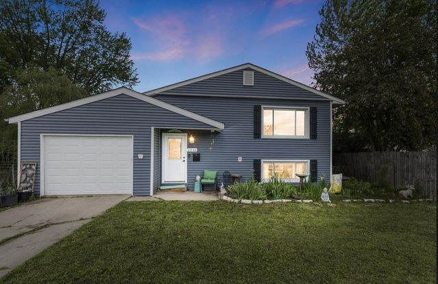 1216 N Dwiggins Court, Griffith, IN 46319