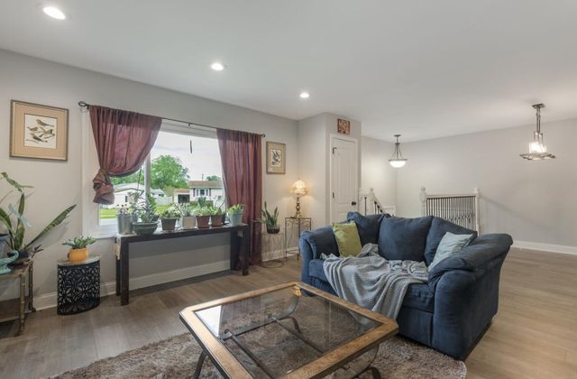 1216 N Dwiggins Court, Griffith, IN 46319