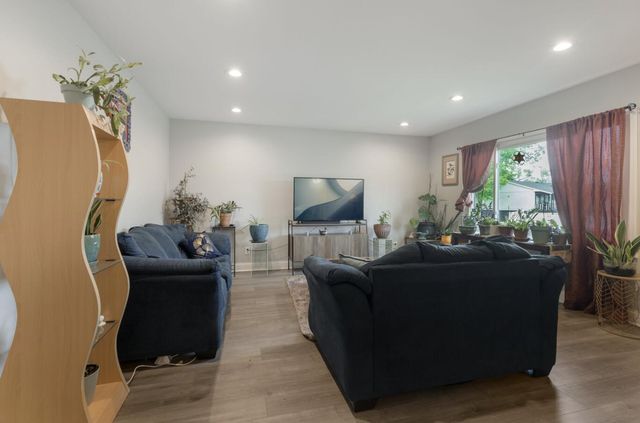1216 N Dwiggins Court, Griffith, IN 46319