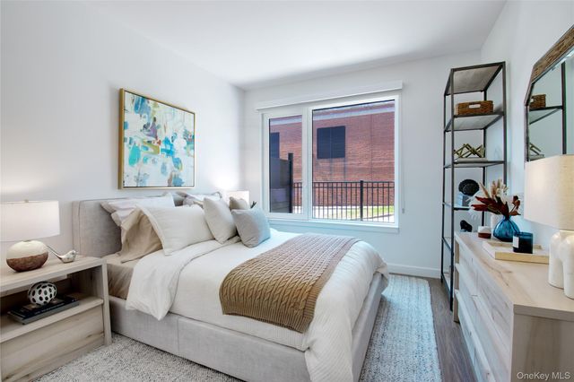 333 Warner Avenue 304, Roslyn, NY 11576