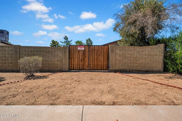 1742 W MENADOTA Drive, Phoenix, AZ 85027