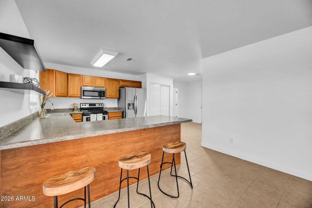 1742 W MENADOTA Drive, Phoenix, AZ 85027