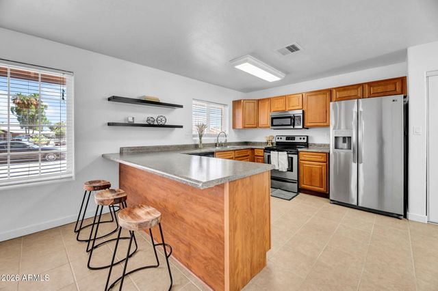 1742 W MENADOTA Drive, Phoenix, AZ 85027