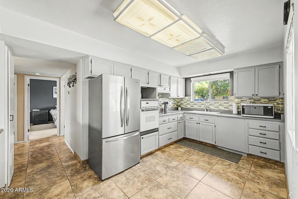 10262 W SNEAD Circle N, Sun City, AZ 85351 — photo 2
