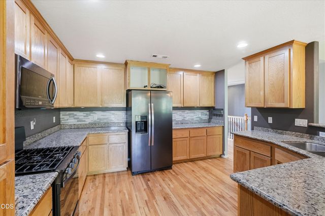1056 Highlands Drive, Eagle Point, OR 97524